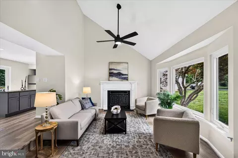 Living - 11057 Bishopsgate Ct, Reston, VA 20194 photo 2 of 4