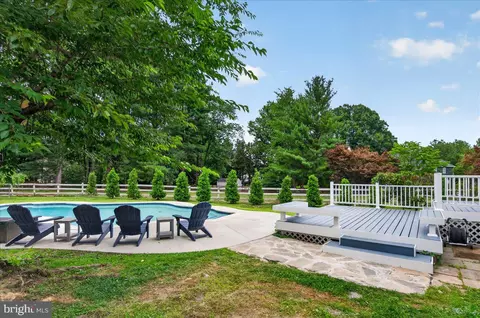Exterior - 11057 Bishopsgate Ct, Reston, VA 20194 photo 17 of 25