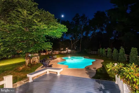Exterior - 11057 Bishopsgate Ct, Reston, VA 20194 photo 10 of 25