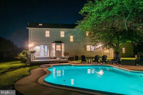 Exterior - 11057 Bishopsgate Ct, Reston, VA 20194 photo 8 of 25