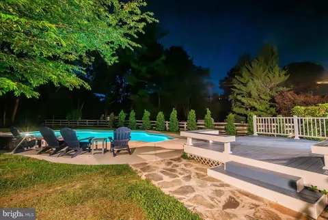 Exterior - 11057 Bishopsgate Ct, Reston, VA 20194 photo 12 of 25