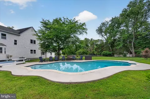 Exterior - 11057 Bishopsgate Ct, Reston, VA 20194 photo 18 of 25