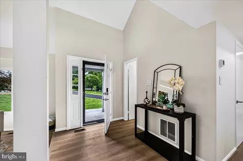 Entry Way - 11057 Bishopsgate Ct, Reston, VA 20194 photo 3 of 8