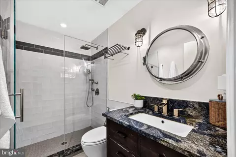 Bath - 11057 Bishopsgate Ct, Reston, VA 20194 photo 3 of 4