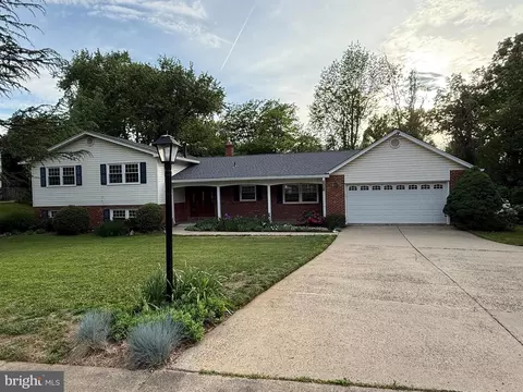 1310 Towlston Rd, Vienna, VA 22182