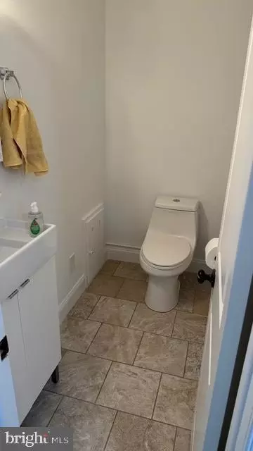 Entry Way - 5313 Nutting Dr, Springfield, VA 22151 photo 3 of 6