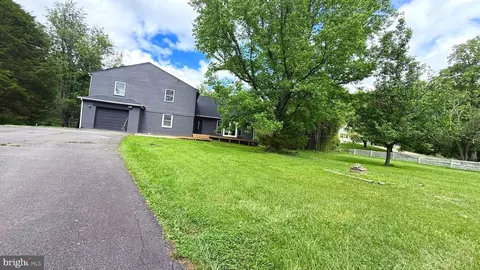 717 Kentland Dr, Great Falls, VA 22066