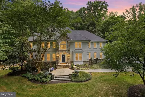 7211 Twelve Oaks Dr, Fairfax Station, VA 22039