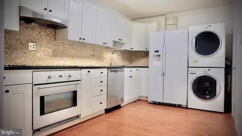 8340 Greensboro Dr #906, Mclean, VA 22102