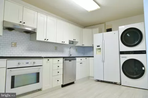 8340 Greensboro Dr #906, Mclean, VA 22102