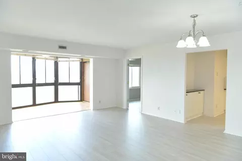 8340 Greensboro Dr #906, Mclean, VA 22102