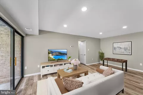9730 Kingsbridge Dr #3, Fairfax, VA 22031