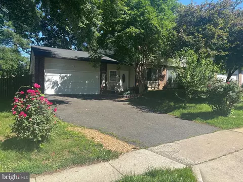 6820 Vantage Dr, Alexandria, VA 22306