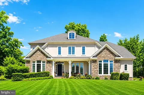 8906 Laurel Overlook Dr, Lorton, VA 22079