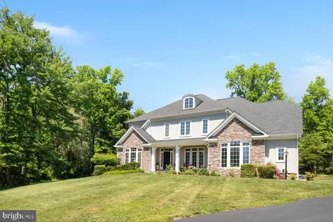 8906 Laurel Overlook Dr, Lorton, VA 22079