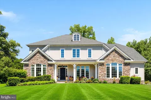 8906 Laurel Overlook Dr, Lorton, VA 22079