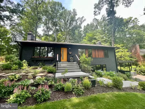 6340 Waterway Dr, Falls Church, VA 22044