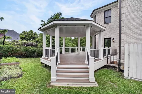 Exterior - 7112 Georgetown Pike, Mclean, VA 22101 photo 5 of 12