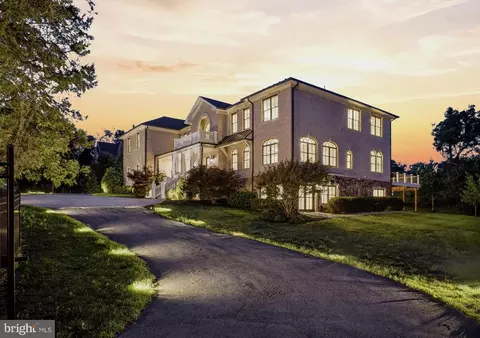 Exterior - 7112 Georgetown Pike, Mclean, VA 22101 photo 11 of 12
