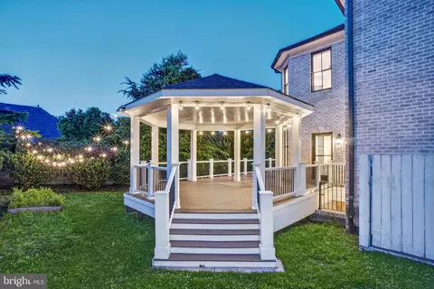 Exterior - 7112 Georgetown Pike, Mclean, VA 22101 photo 7 of 12