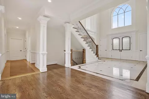 Entry Way - 7112 Georgetown Pike, Mclean, VA 22101 photo 3 of 7