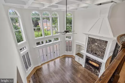 Living - 7112 Georgetown Pike, Mclean, VA 22101 photo 3 of 7