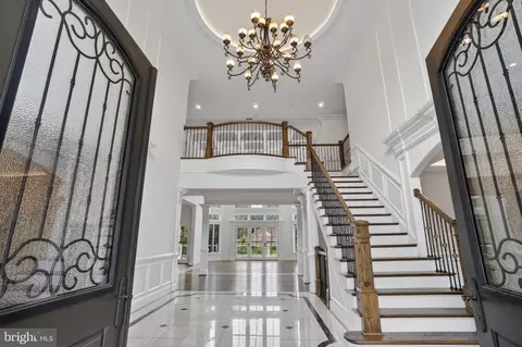 Entry Way - 7112 Georgetown Pike, Mclean, VA 22101 photo 2 of 7