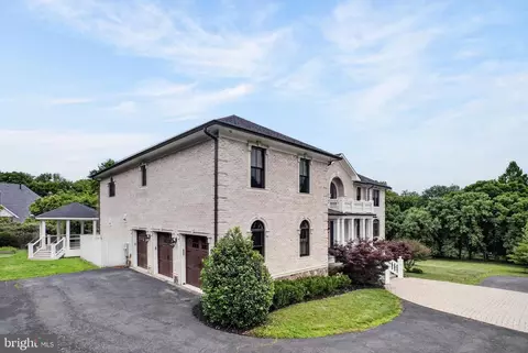 Exterior - 7112 Georgetown Pike, Mclean, VA 22101 photo 3 of 12