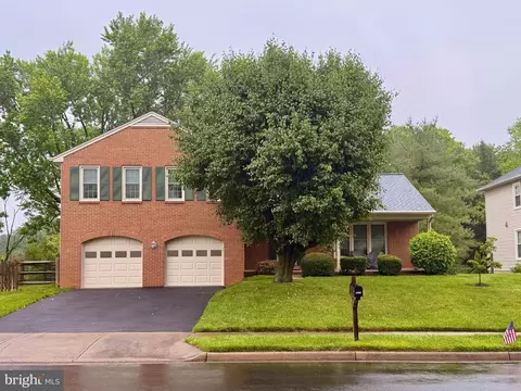9920 Marquand Dr, Burke, VA 22015