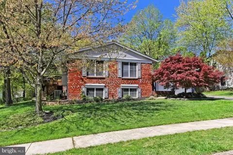 6908 Rochambeau Pl, Springfield, VA 22153