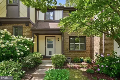 5851 Jacksons Oak Ct, Burke, VA 22015