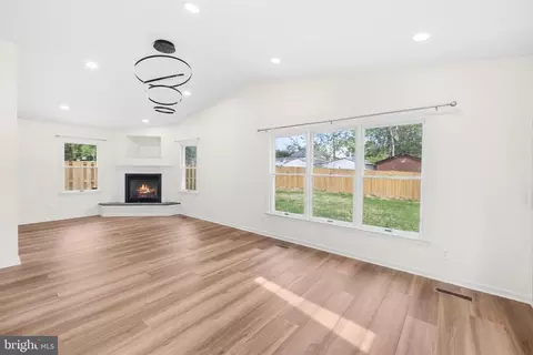 Living - 7402 Dunston St, Springfield, VA 22151 photo 5 of 6