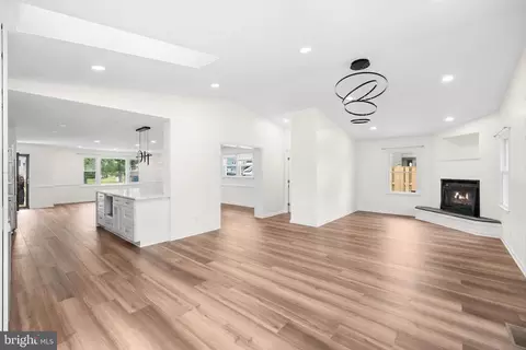 Living - 7402 Dunston St, Springfield, VA 22151 photo 6 of 6