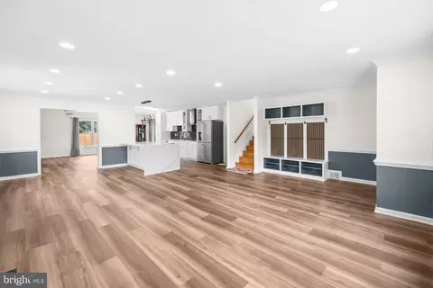 Living - 7402 Dunston St, Springfield, VA 22151 photo 2 of 6