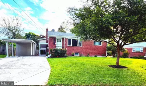 6915 Kingwood Dr, Falls Church, VA 22042