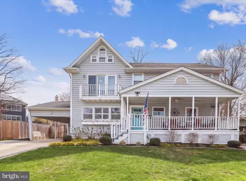 206 Oak St SW, Vienna, VA 22180