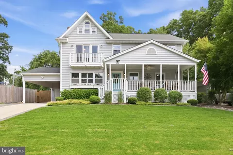 206 Oak St SW, Vienna, VA 22180