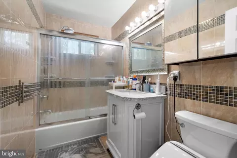Bath - 8304 Harland Dr, Springfield, VA 22152 photo 2 of 3