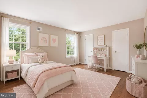 Bedroom - 7619 Huntmaster Ln, Mclean, VA 22102 photo 3 of 5