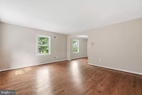 Living - 7619 Huntmaster Ln, Mclean, VA 22102 photo 8 of 8