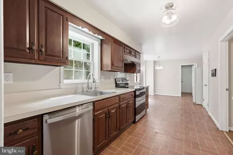 Kitchen - 7619 Huntmaster Ln, Mclean, VA 22102 photo 1 of 2