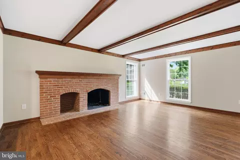 Living - 7619 Huntmaster Ln, Mclean, VA 22102 photo 4 of 8