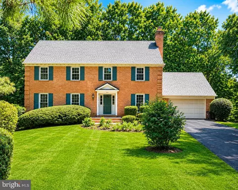 7619 Huntmaster Ln, Mclean, VA 22102