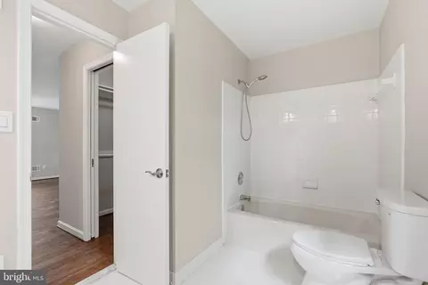 Bath - 7619 Huntmaster Ln, Mclean, VA 22102 photo 2 of 2