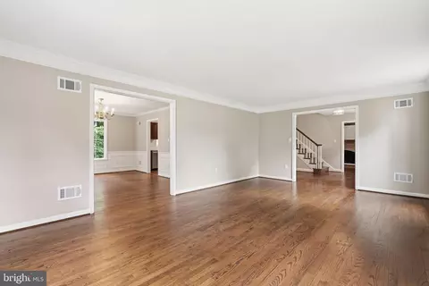 Living - 7619 Huntmaster Ln, Mclean, VA 22102 photo 3 of 8