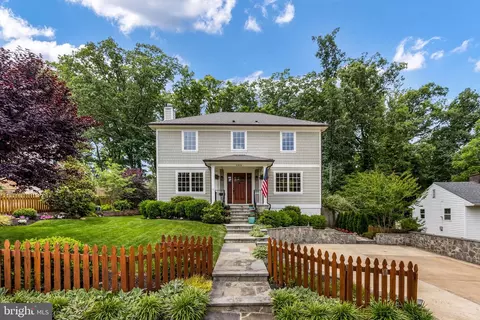 6456 Maplewood Dr, Falls Church, VA 22041