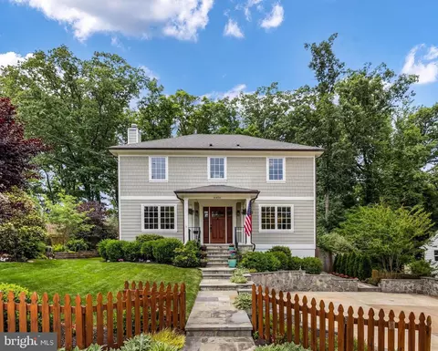 6456 Maplewood Dr, Falls Church, VA 22041