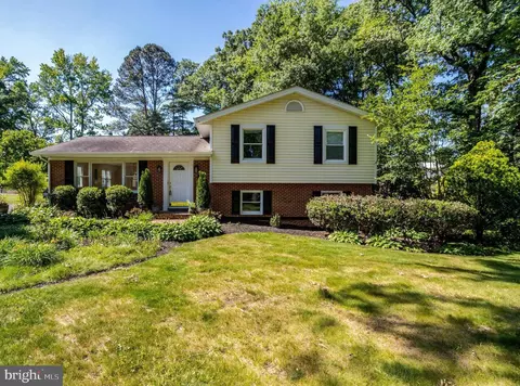 3236 Woodland Ln, Alexandria, VA 22309