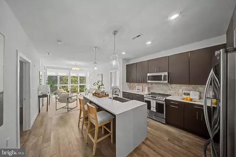 1761 Old Meadow Rd #220, Mclean, VA 22102