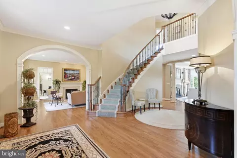 Entry Way - 7818 Crownhurst Ct, Mclean, VA 22102 photo 2 of 4